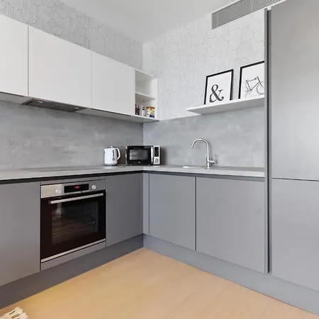 Ah Sky Park 2b - 25floor Free Parking Apartment *