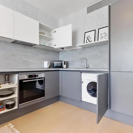 Ah Sky Park 2b - 25floor Free Parking Apartment *